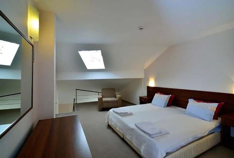 place-image-gallery-3